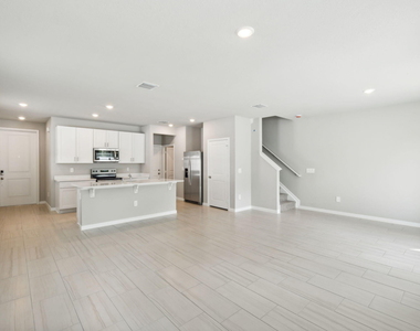 394 Salisbury Circle - Photo Thumbnail 3