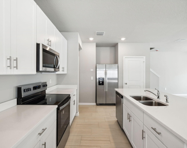 394 Salisbury Circle - Photo Thumbnail 6