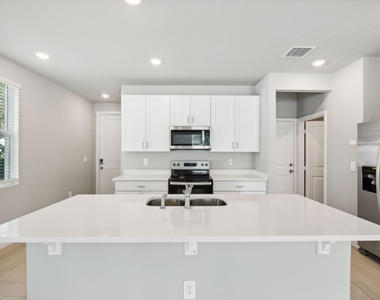 394 Salisbury Circle - Photo Thumbnail 5