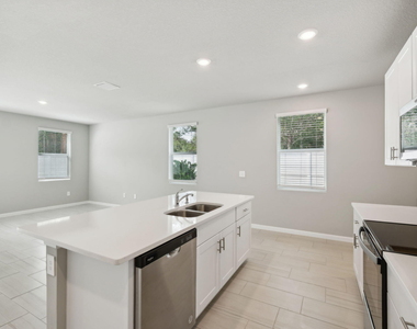 394 Salisbury Circle - Photo Thumbnail 7