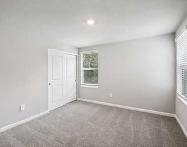 394 Salisbury Circle - Photo Thumbnail 17