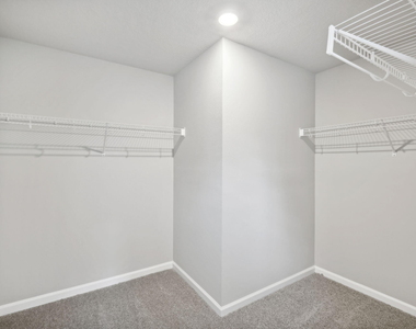 394 Salisbury Circle - Photo Thumbnail 13