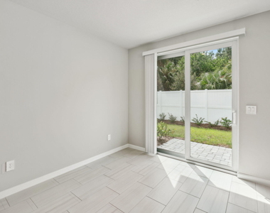 394 Salisbury Circle - Photo Thumbnail 9