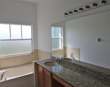 3485 Sw Sawgrass Villas Drive - Photo Thumbnail 7