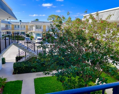 2920 Cynthia Lane - Photo Thumbnail 15