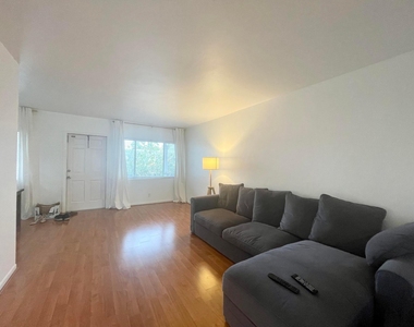 2920 Cynthia Lane - Photo Thumbnail 13