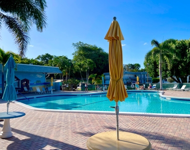 2920 Cynthia Lane - Photo Thumbnail 18