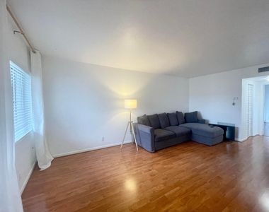 2920 Cynthia Lane - Photo Thumbnail 7