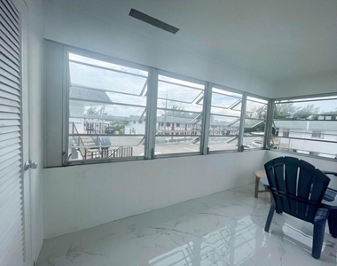 2920 Cynthia Lane - Photo Thumbnail 12
