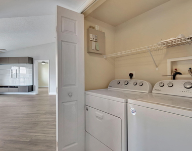 600 N Crestwood Ct Court N - Photo Thumbnail 23