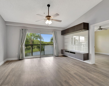 600 N Crestwood Ct Court N - Photo Thumbnail 10