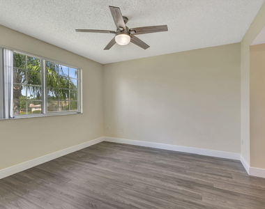 600 N Crestwood Ct Court N - Photo Thumbnail 15