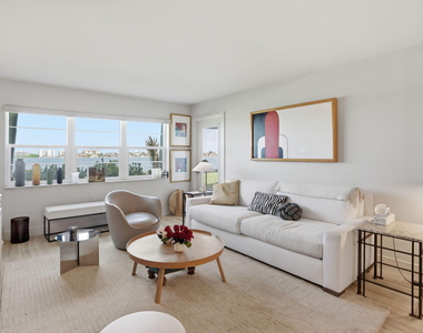 1516 S Lakeside Drive - Photo Thumbnail 8