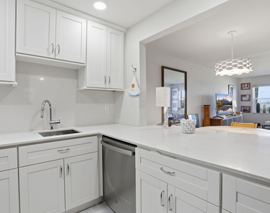 1516 S Lakeside Drive - Photo Thumbnail 14