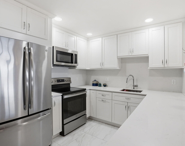 1516 S Lakeside Drive - Photo Thumbnail 12