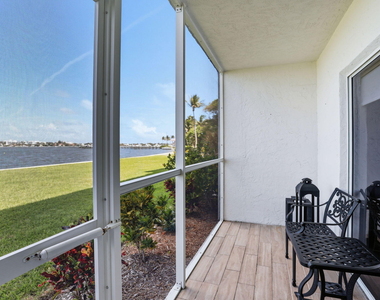 1516 S Lakeside Drive - Photo Thumbnail 2
