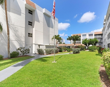 1516 S Lakeside Drive - Photo Thumbnail 4