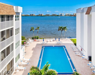 1516 S Lakeside Drive - Photo Thumbnail 6