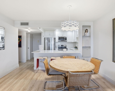 1516 S Lakeside Drive - Photo Thumbnail 17