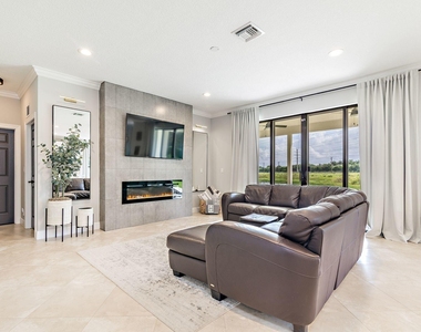11137 Grandview Manor - Photo Thumbnail 5