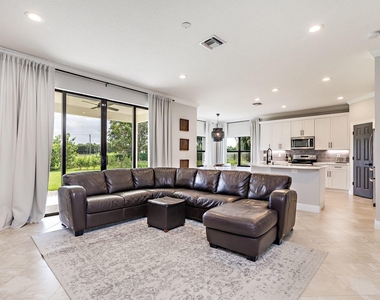 11137 Grandview Manor - Photo Thumbnail 6