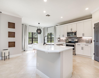 11137 Grandview Manor - Photo Thumbnail 7