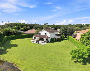 11137 Grandview Manor - Photo Thumbnail 32