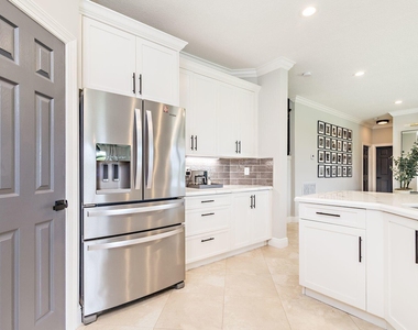 11137 Grandview Manor - Photo Thumbnail 9