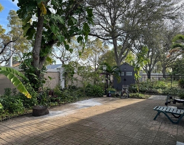 1038 W Jasmine Lane - Photo Thumbnail 6