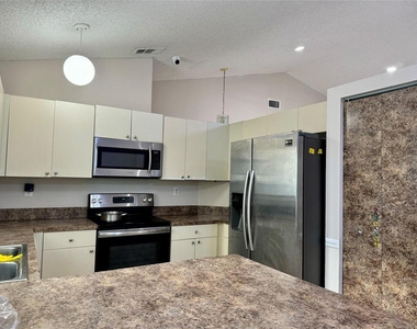 1038 W Jasmine Lane - Photo Thumbnail 2