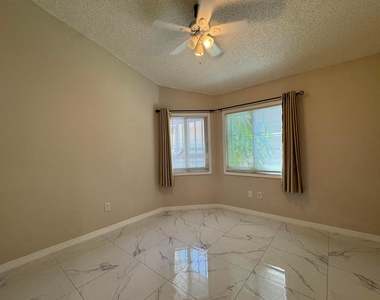 1038 W Jasmine Lane - Photo Thumbnail 27