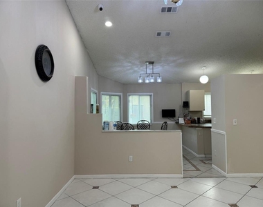 1038 W Jasmine Lane - Photo Thumbnail 4