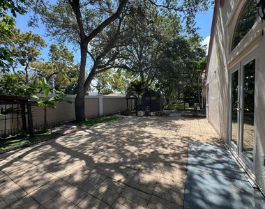 1038 W Jasmine Lane - Photo Thumbnail 14