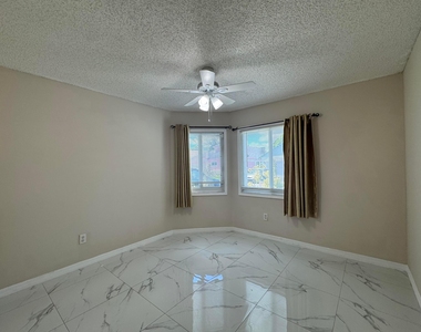 1038 W Jasmine Lane - Photo Thumbnail 26