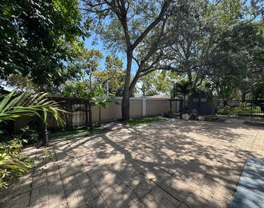 1038 W Jasmine Lane - Photo Thumbnail 13