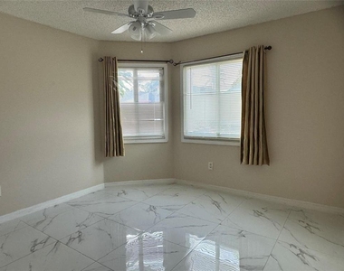 1038 W Jasmine Lane - Photo Thumbnail 5