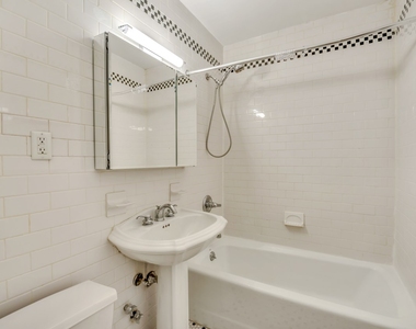 226 East 25th Street - Photo Thumbnail 6