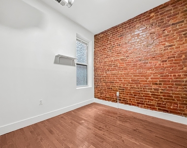 864 Hart Street - Photo Thumbnail 8
