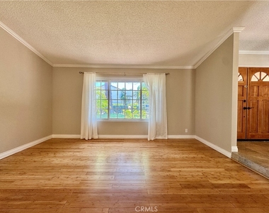 1421 Meadow Glen - Photo Thumbnail 9