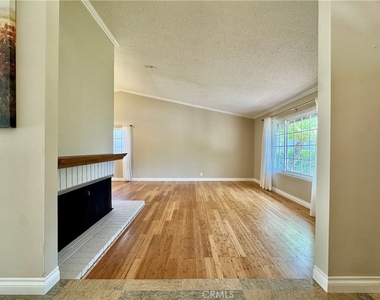 1421 Meadow Glen - Photo Thumbnail 5