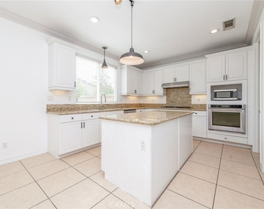 6915 Cedar Creek - Photo Thumbnail 22