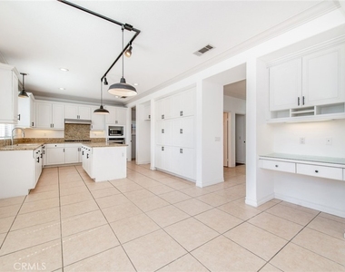 6915 Cedar Creek - Photo Thumbnail 20