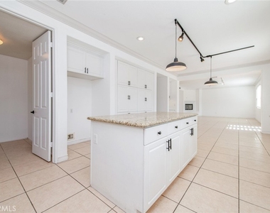 6915 Cedar Creek - Photo Thumbnail 25