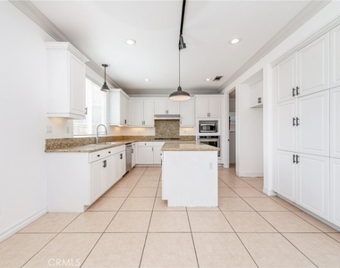 6915 Cedar Creek - Photo Thumbnail 21