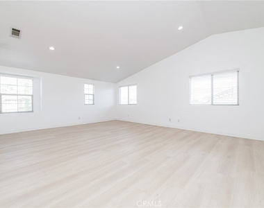 6915 Cedar Creek - Photo Thumbnail 34