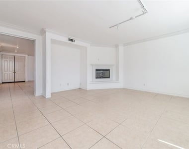 6915 Cedar Creek - Photo Thumbnail 16