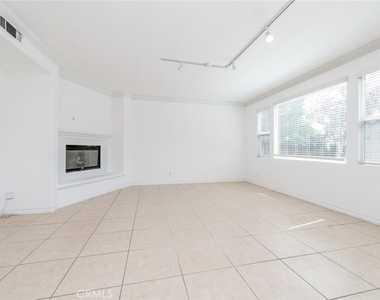 6915 Cedar Creek - Photo Thumbnail 15