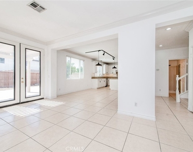 6915 Cedar Creek - Photo Thumbnail 19
