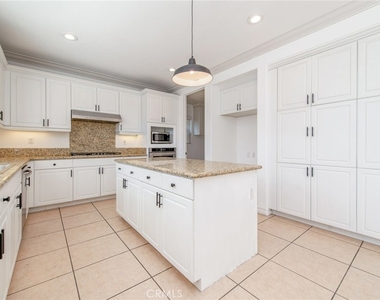 6915 Cedar Creek - Photo Thumbnail 23