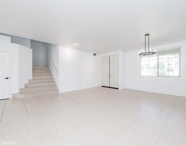 6915 Cedar Creek - Photo Thumbnail 11